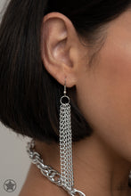 Load image into Gallery viewer, 🧡Paparazzi🧡SCARFed for Attention🧡Silver🧡