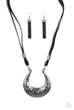 Load image into Gallery viewer, 🧡Paparazzi🧡 Necklace🧡 Majorly Moonstruck 🧡Black
