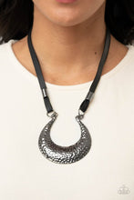 Load image into Gallery viewer, 🧡Paparazzi🧡 Necklace🧡 Majorly Moonstruck 🧡Black
