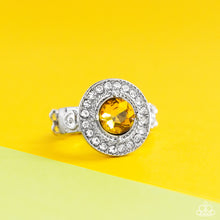 Load image into Gallery viewer, Paparazzi Targeted Timelessness - Yellow
